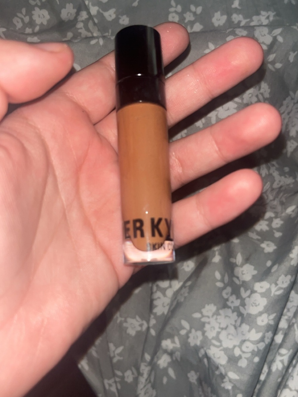 KYLIE-Style Cream Liquid Concealer in Warm Brown